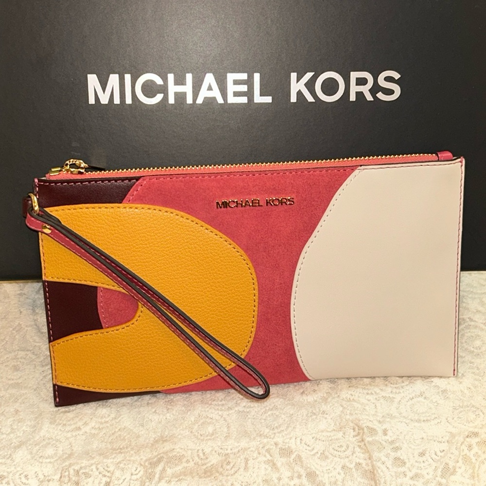🛍️Gorgeous Michael Kors Wristlet